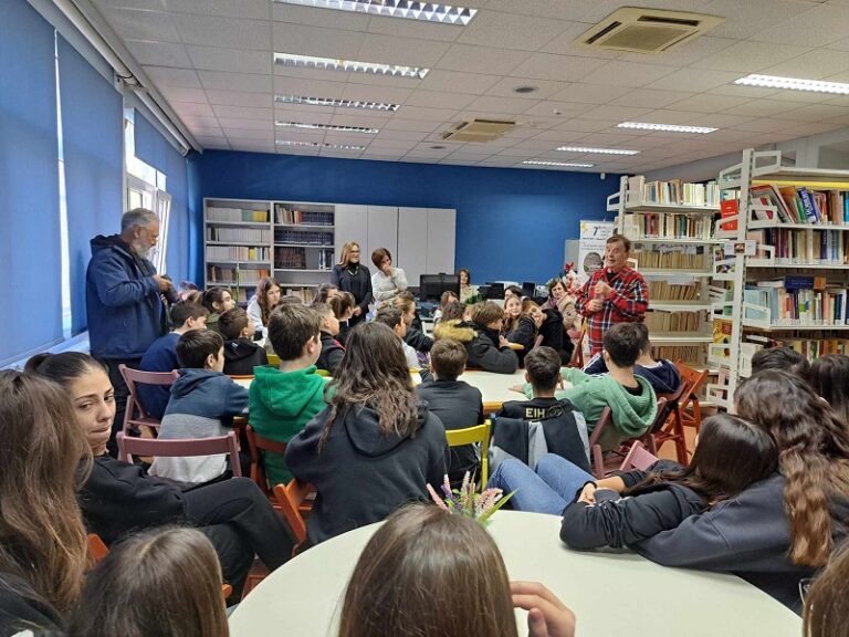 Χριστούγεννα στο 5ο Γυμνάσιο Λάρισας με τον Βαγγέλη Κολώνα