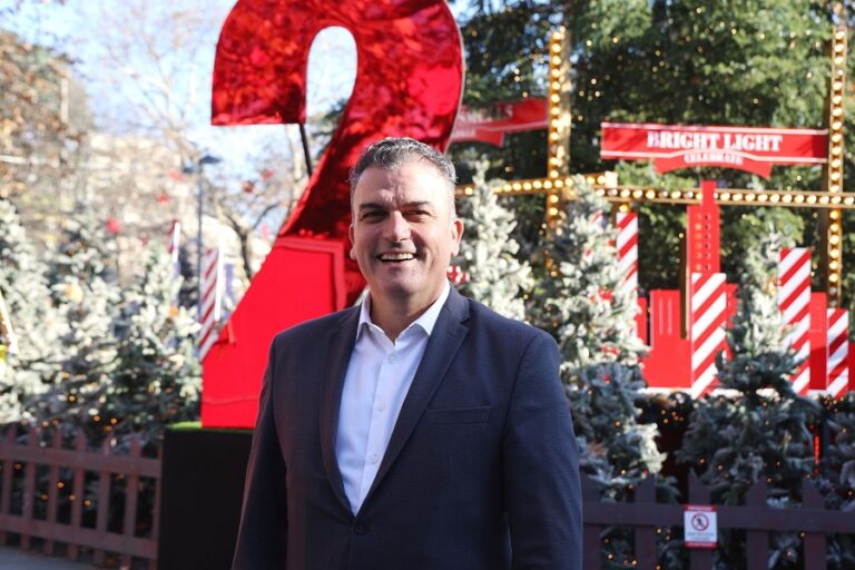 Καλά και ευλογημένα Χριστούγεννα, με υγεία και περισσότερα χαμόγελα