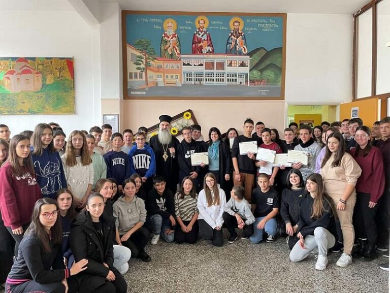 Επίσκεψη του Μητροπολίτη Ελασσώνος στο Γυμνάσιο-Λ.Τ. Λιβαδίου στις 3 Δεκεμβρίου 2024