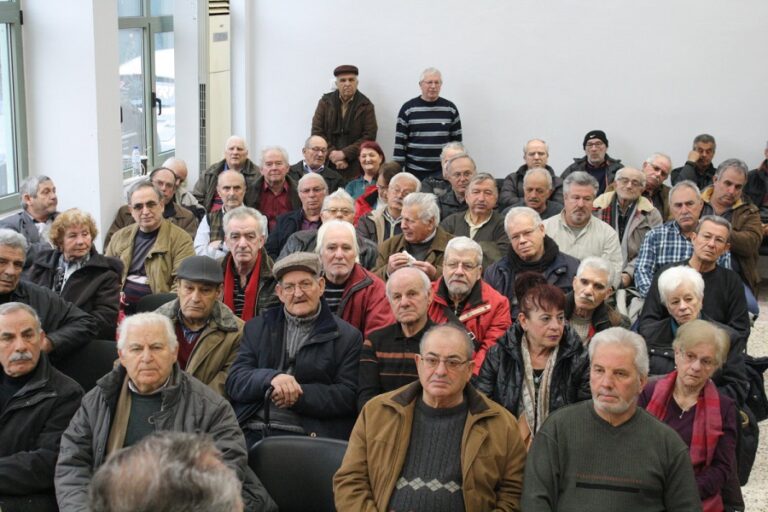 Ο γ.γ. του ΝΑΤΟ ζητά περικοπές συντάξεων και αύξηση στρατιωτικών δαπανών
