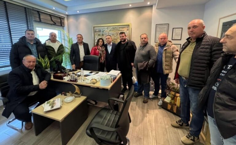 Στον Χρ. Κέλλα οι εκπρόσωποι των συνεταιρισμών του δήμου Τυρνάβου για αποζημιώσεις στο αχλάδι