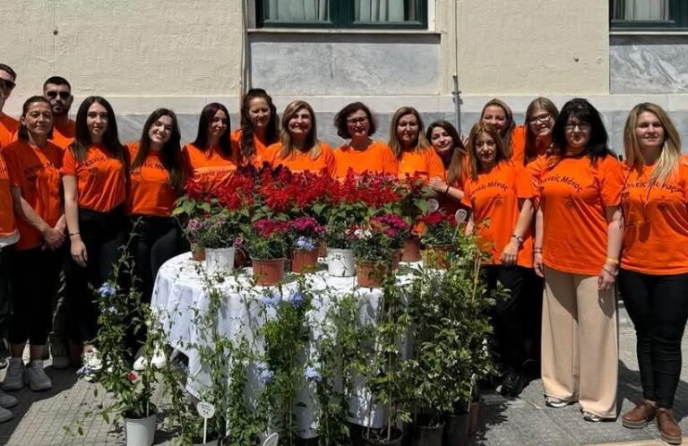 #Κανείς_ Μόνος: “Φέτος, Χριστούγεννα πάμε Δαμάσι! ”