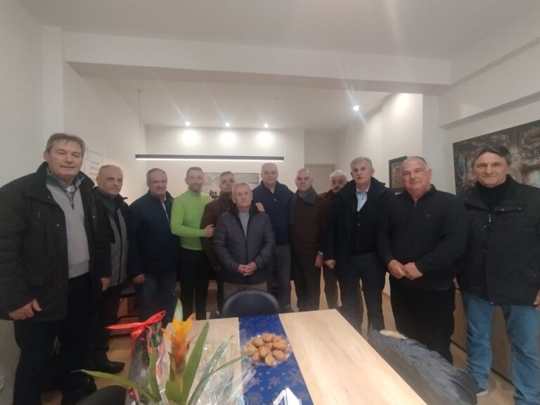 Πρωτοφανής προσέλευση πολιτών στο Πολιτικό γραφείο του Χρήστου Καπετάνου για την ονομαστική του εορτή