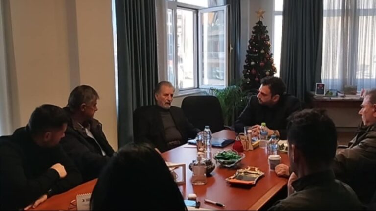Ο Λ. Κατσαρός ενημέρωσε τον Στ. Τσικριτσή για έργα που είχε σχεδιάσει η νομαρχία στον δήμο Τυρνάβου