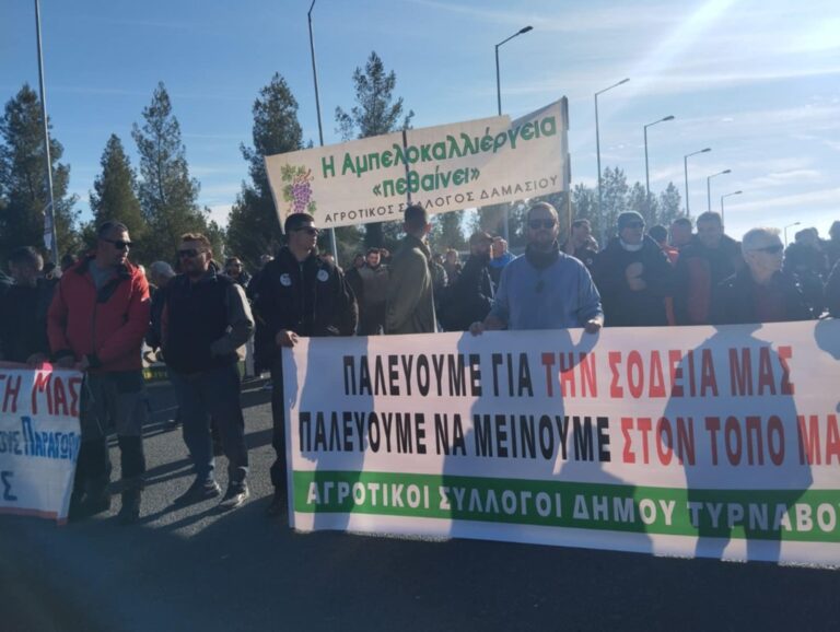Αγρότες: Είμαστε στο δρόμο γιατί η κυβέρνηση αρνείται να ικανοποιήσει τα αιτήματά μας