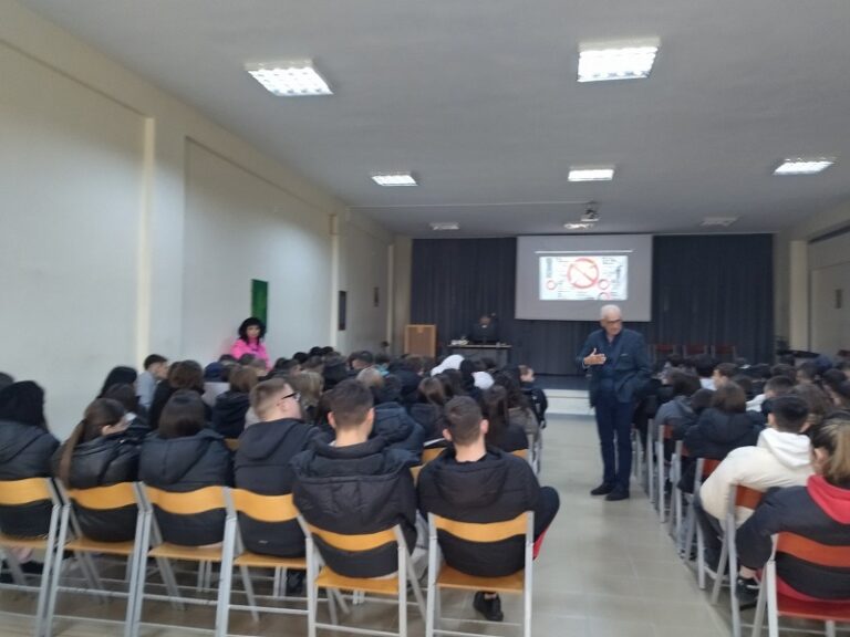Ευχαριστήριο του 14ου ΓΕΛ στον καθηγητή πνευμονολογίας Κ. Γουργουλιάνη