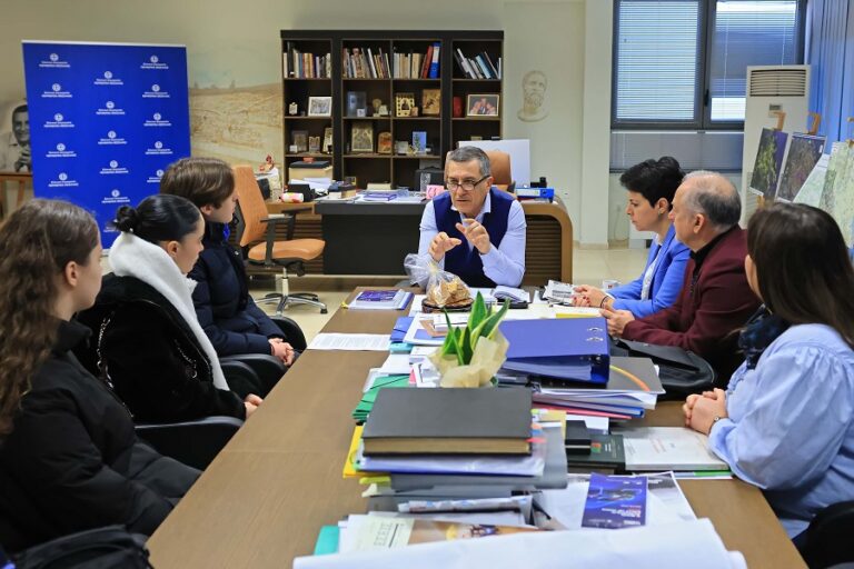 Τον Περιφερειάρχη Δ. Κουρέτα επισκέφτηκαν μαθητές του μουσικού σχολείου Λάρισας