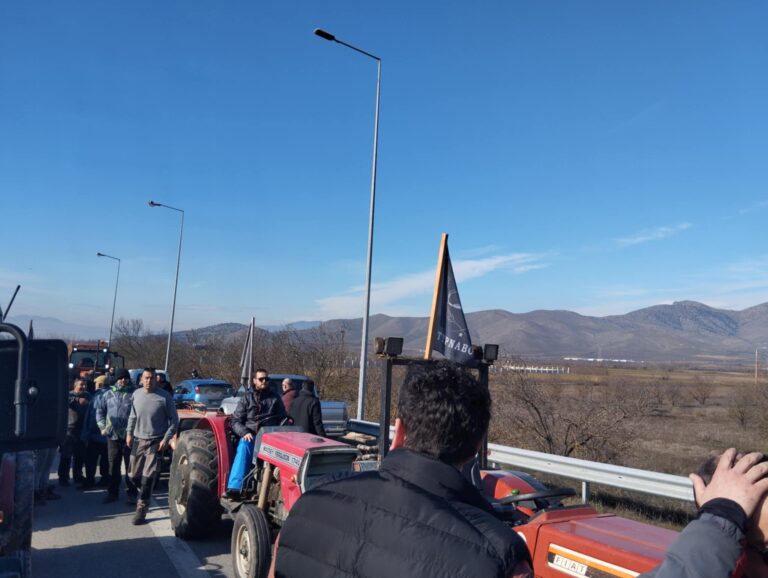 Οι συνταξιούχοι ΙΚΑ Τυρνάβου στηρίζουν τις αγροτικές κινητοποιήσεις