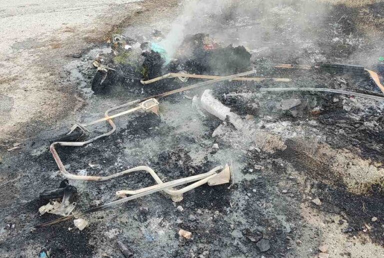 Συνελήφθησαν 2 ανήλικοι και οι γονείς τους για εμπρησμό σε κάδους και ζημιές στον Τύρναβο