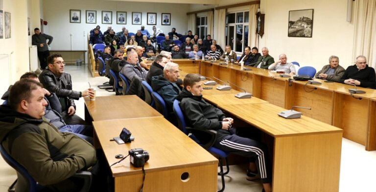 Στο μπλόκο της Γυρτώνης και οι αγρότες της επαρχίας Ελασσόνας