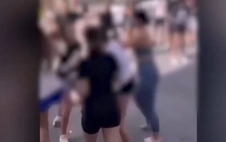 Λάρισα: Ανήλικες ξυλοκόπησαν δίδυμες – «Τις έφτυναν και τις έσπρωχναν»
