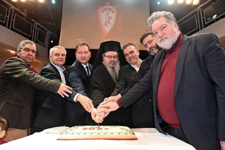 Κοπή πίτας σύσσωμης της οικογένειας της ΑΕΛ σε γιορτινή ατμόσφαιρα