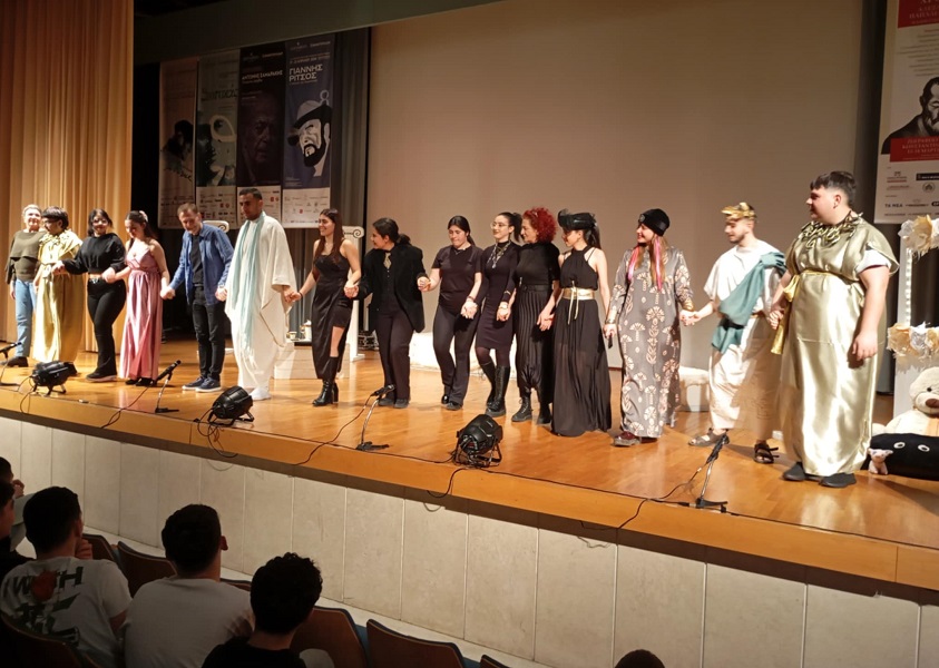Βράβευση της Θεατρικής Ομάδας του ΕΠΑΛ Τυρνάβου στους Αγώνες Τέχνης των εκπαιδευτηρίων Μαντουλίδη