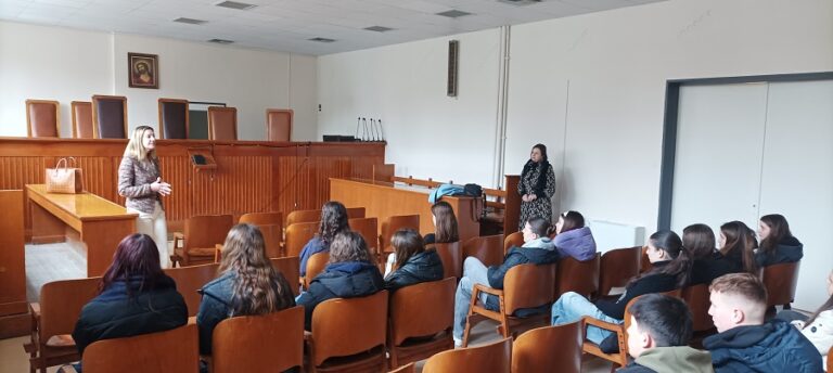 Διδακτικές επισκέψεις στο Δικαστικό Μέγαρο Λάρισας μαθητών του 1ου Πειραματικού ΓΕ.Λ. Λάρισας