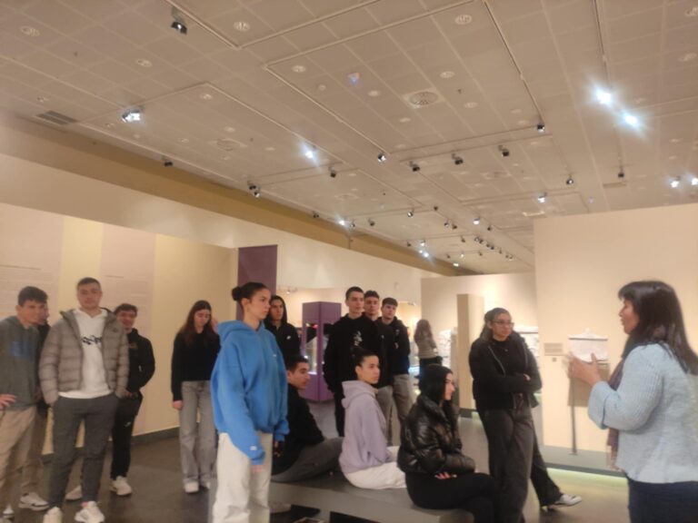 Στο Διαχρονικό Μουσείο Λάρισας μαθητές του ΓΕΛ Αμπελώνα