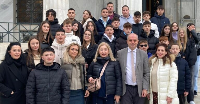 Ο Χρήστος Καπετάνος υποδέχτηκε στη Βουλή των Ελλήνων μαθητές από την Κρανιά Ελασσόνας