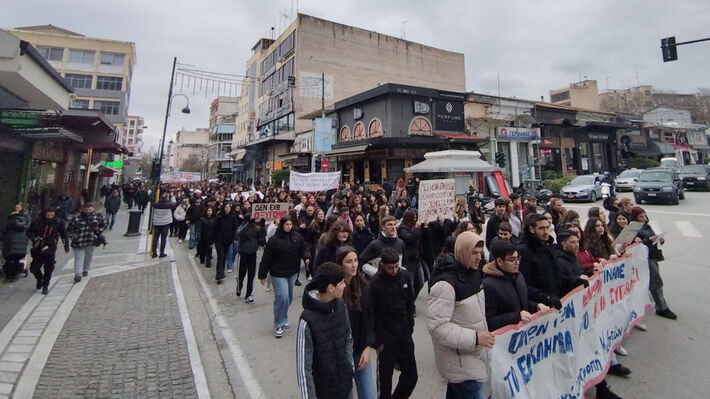 Οι Λαρισαίοι μαθητές ζήτησαν οξυγόνο και δικαιοσύνη