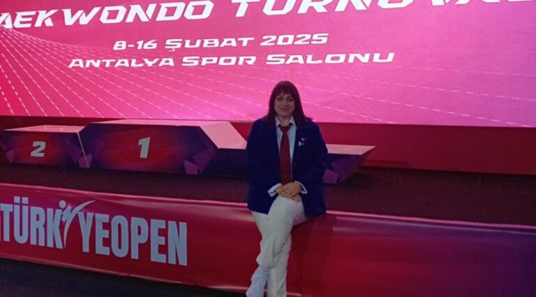 Στο TURKISH OPEN 2005 η τυρναβίτισσα διαιτητής ΤΑΕΚΒΟΝΤΟ Σωτηρία Μπάρδα