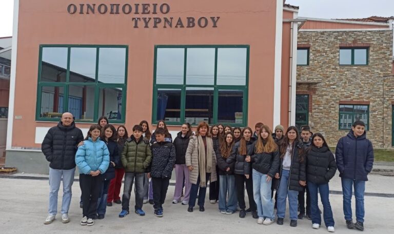 Διδακτική επίσκεψη του 2ου Γυμνάσιου Τυρνάβου στο συνεταιριστικό Οινοποιείο Τυρνάβου