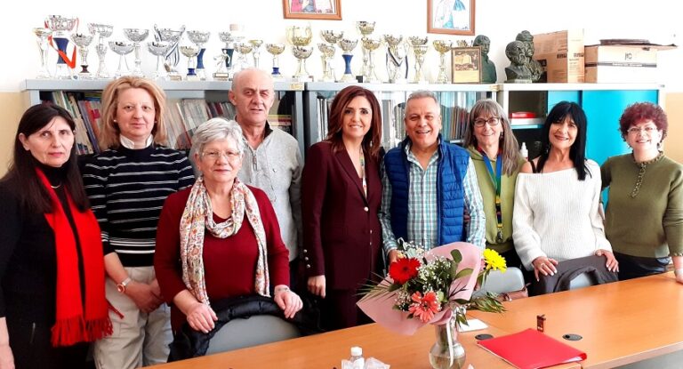 Το ΠΟΚΕΛ πρόσφερε βιβλία στο 1ο Δημοτικό Σχολείο Φαρσάλων
