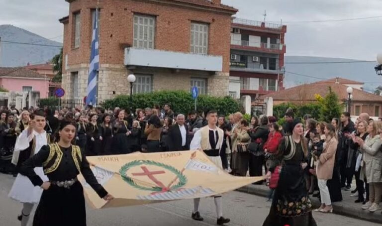 Οι μαθητές του 2ου Γυμνασίου Τυρνάβου φιλοτέχνησαν τη σημαία της Φιλικής Εταιρείας