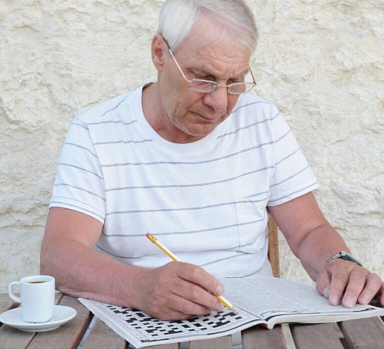 Ούτε σταυρόλεξα ούτε Sudoku: Δείτε ποια δραστηριότητα πρέπει να δοκιμάσουν οι συνταξιούχοι άνω των 60 για καλύτερη υγεία του εγκεφάλου