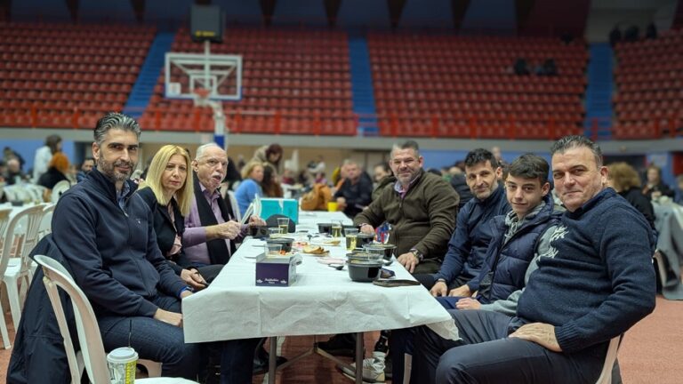 Με σαρακοστιανά, κέφι και πολύ χορό οι Λαρισαίοι τήρησαν το έθιμο της Καθαράς Δευτέρας