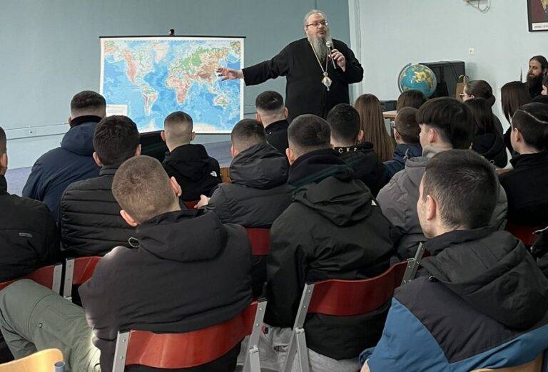Επίσκεψη του Μητροπολίτη Λαρίσης και Τυρνάβου στο 13ο ΓΕΛ Λάρισας