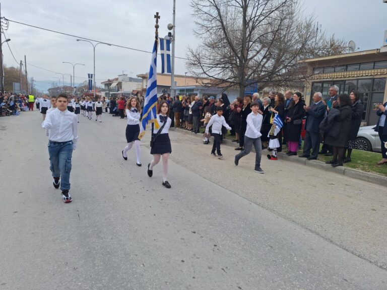 Δείτε στιγμιότυπα από την παρέλαση στον Αμπελώνα για την εθνική επέτειο της 25ης Μαρτίου