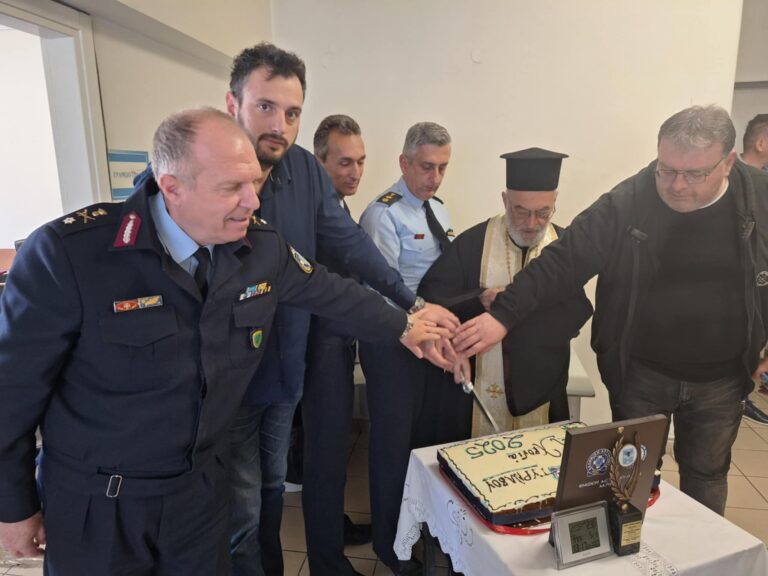 Με ευχές για μια νέα χρονιά με ασφάλεια αλλά και νέο κτίριο η κοπή πίτας του Α.Τ. Τυρνάβου