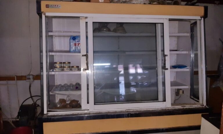 Πωλείται μεταχειρισμένο επαγγελματικό ψυγείο στον Τύρναβο