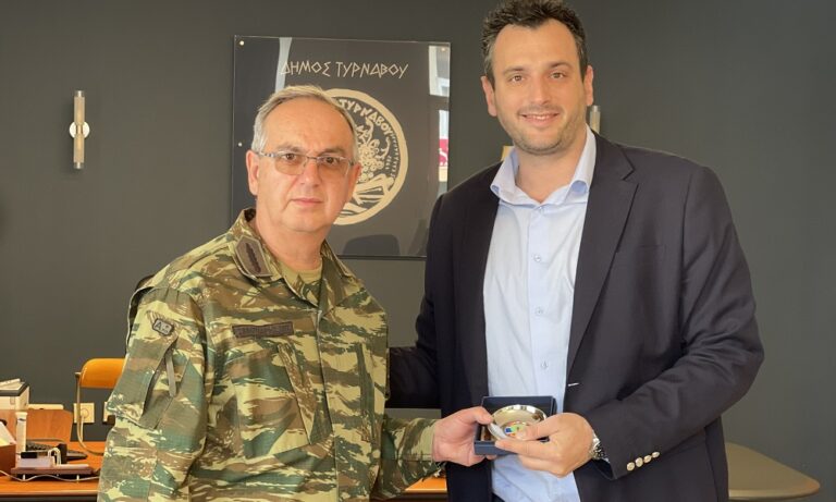 Μεραρχία Υποστήριξης Βάσεως εγκαθίσταται στον Τύρναβο