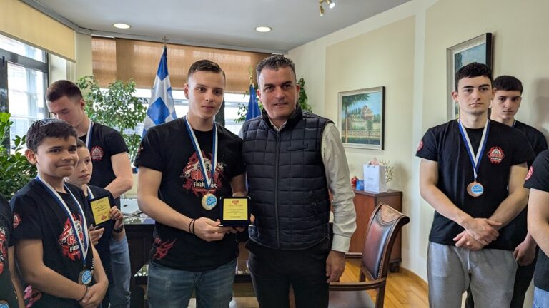 Στον Δήμαρχο Λαρισαίων οι αθλητές των Glory Fighters Larissa που διακρίθηκαν στο Πανελλήνιο Κύπελλο Kickboxing 2025