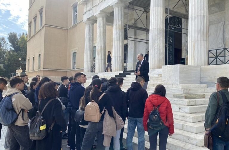 Στην καρδιά της Δημοκρατίας το 7ο ΓΕΛ Λάρισας με ξεναγό τον Χρ. Καπετάνο