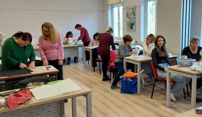 Με επιτυχία συνεχίζονται τα μαθήματα Κοπτικής – Ραπτικής από την Αντιδημαρχία Παιδείας & Άθλησης