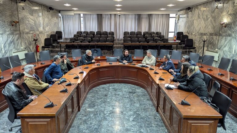Δήμος Λαρισαίων: Συνάντηση εργασίας με εταιρείες διαχείρισης κοινοχρήστων για την προώθηση του προγράμματος αποκομιδής απορριμμάτων