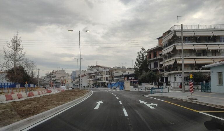 Συνεχίζονται οι εργασίες ανακατασκευής της κεντρικής νησίδας στην Ηρώων Πολυτεχνείου