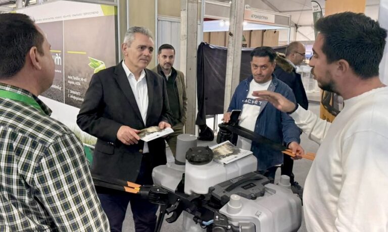 Αποσαφήνιση θεσμικού πλαισίου για ασφαλείς ψεκασμούς χωραφιών με drones ζητά ο Μ. Χαρακόπουλος