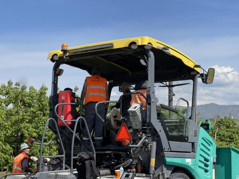 Ασφαλτοστρώσεις μισού εκατ. € σε κεντρικές και περιφερειακές οδούς στον Αμπελώνα