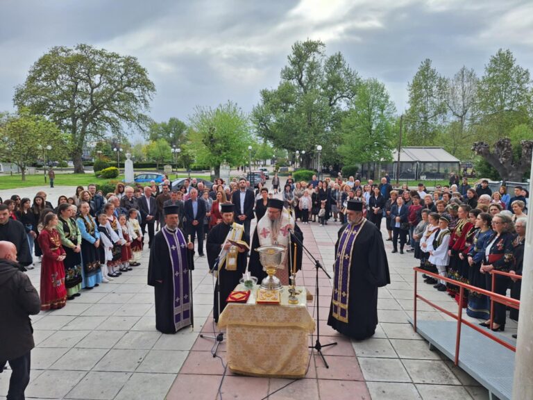 Με ευλάβεια τα θυρανοίξια της σεισμόπληκτης εκκλησίας της Παναγίας στον Αμπελώνα παρουσία του μητροπολίτη (φωτορεπορτάζ)