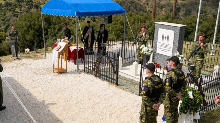 Η Περιφέρεια Θεσσαλίας τίμησε τη μνήμη των πεσόντων στρατιωτικών στο Σαραντάπορο οκτώ χρόνια μετά την πτώση του ελικοπτέρου