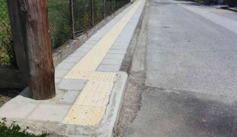 Πεζοδρόμιο «κούκλα» στον Αμπελώνα