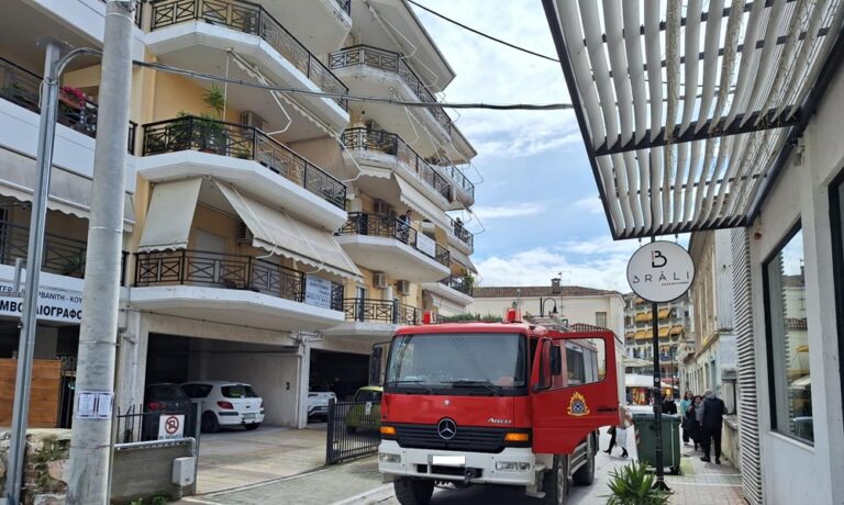 Συναγερμός για φωτιά σε καμινάδα διαμερίσματος στο κέντρο του Τυρνάβου