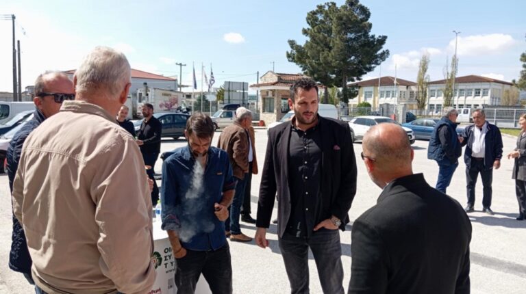 Στις εκλογές του Οινοποιητικού Συνεταιρισμού Τυρνάβου ψήφισε ο δήμαρχος Στ. Τσικριτσής