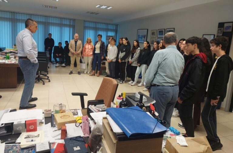 Εκπαιδευτικό πρόγραμμα κοινωνικής και πολιτικής αγωγής στο πλαίσιο του ενεργού πολίτη «Κυκλοφορώντας με Ασφάλεια» του 13ου Γυμνασίου Λάρισας