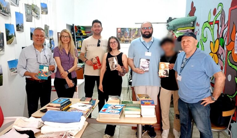 Το ΠΟΚΕΛ πρόσφερε βιβλία στο «Κοινωνικό ΕΚΑΒ»