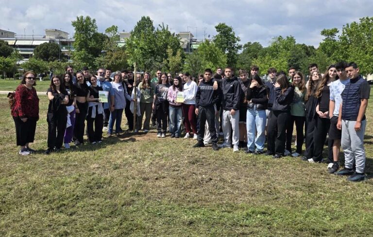 Ενεργοί πολίτες σε δράση: «Πράσινη» αποστολή του 4ου Γυμνασίου Λάρισας στο Πάρκο Χατζηχαλάρ