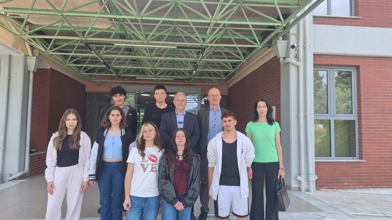 Το 12ο ΓΕΛ Λάρισας παρουσίασαν πρόγραμμα e-twinning στην Περιφέρεια Θεσσαλίας