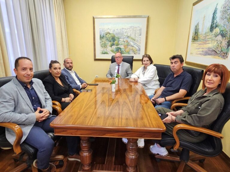 Συνάντηση του Δημήτρη Τζανακόπουλου με τον Πρόεδρο του Επιμελητηρίου Λάρισας Χρήστο Γιακουβή