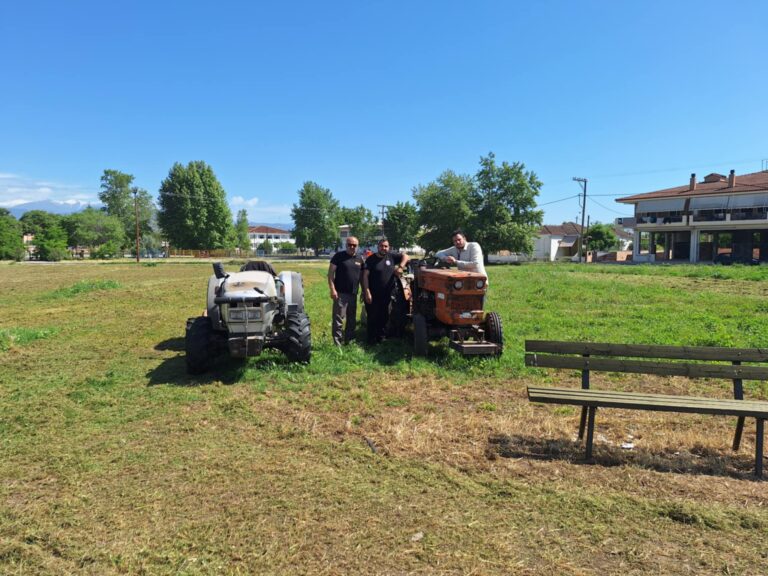 Σε εξέλιξη η μάχη με τα χόρτα στη Δ.Ε. Αμπελώνα